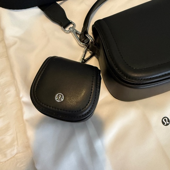 lululemon athletica Black Crossbody Bag - Picture 4 of 6
